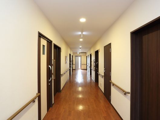 バリアフリーに配慮した廊下