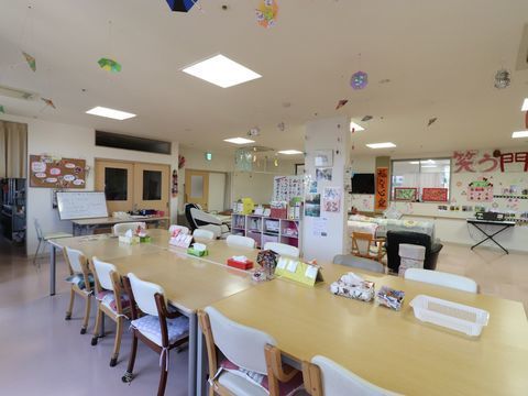 住宅型有料老人ホーム 慶の家の食事。日々の楽しみであるお食事は、旬な食材を使用し、栄養管理を万全としています。