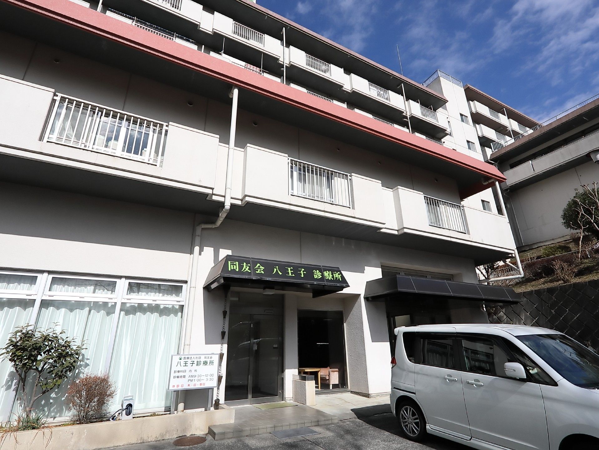 建物の正面玄関