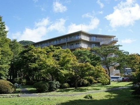 緑に囲まれた静かな施設である。施設の敷地内には木陰で涼しい中でお散歩することができる小道があり、森林浴なども楽しむことができる。