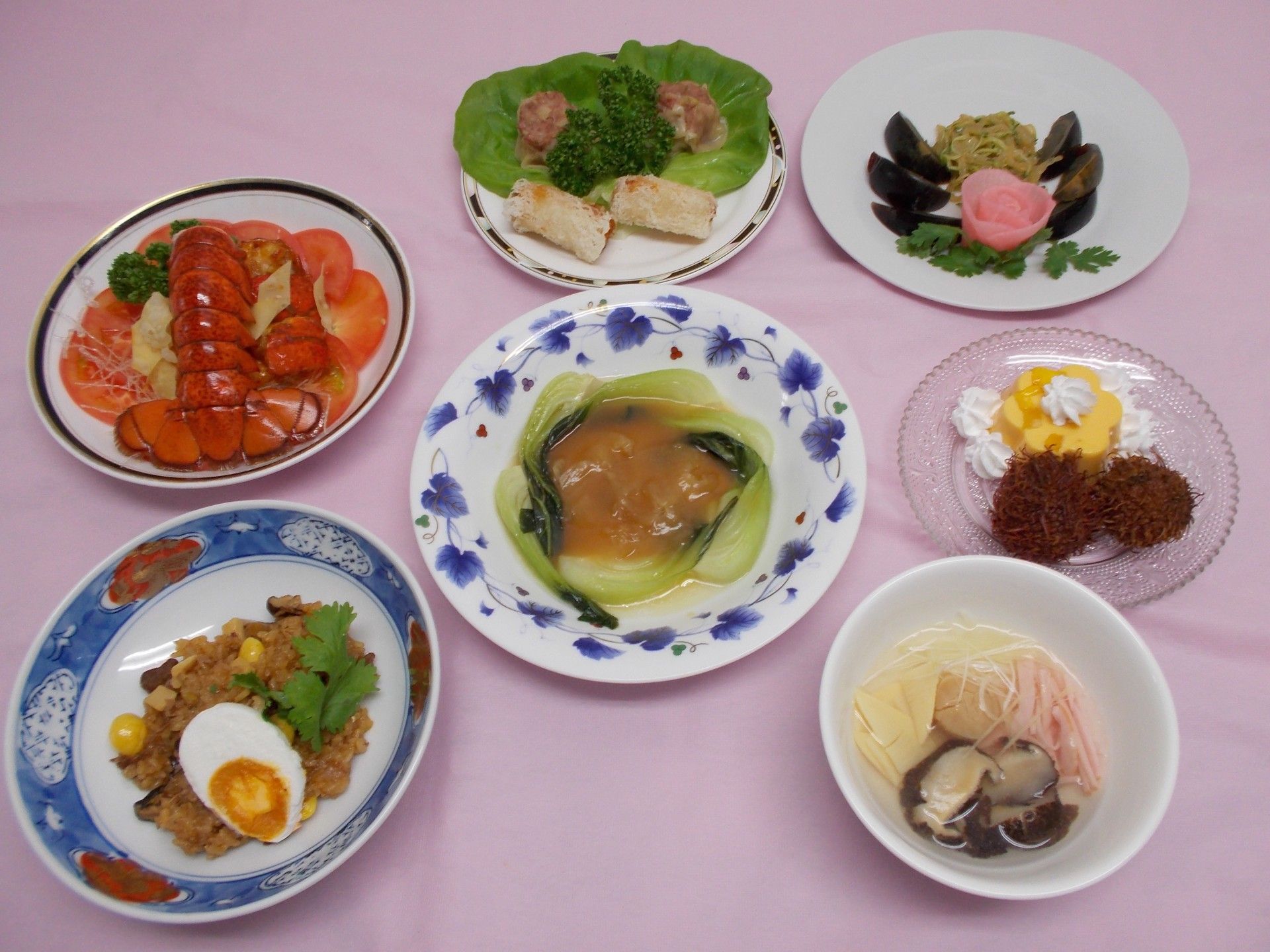 色鮮やかな食事メニュー