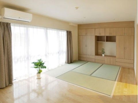 「アスタースクエア」の内観。和洋折衷の個性的な空間。