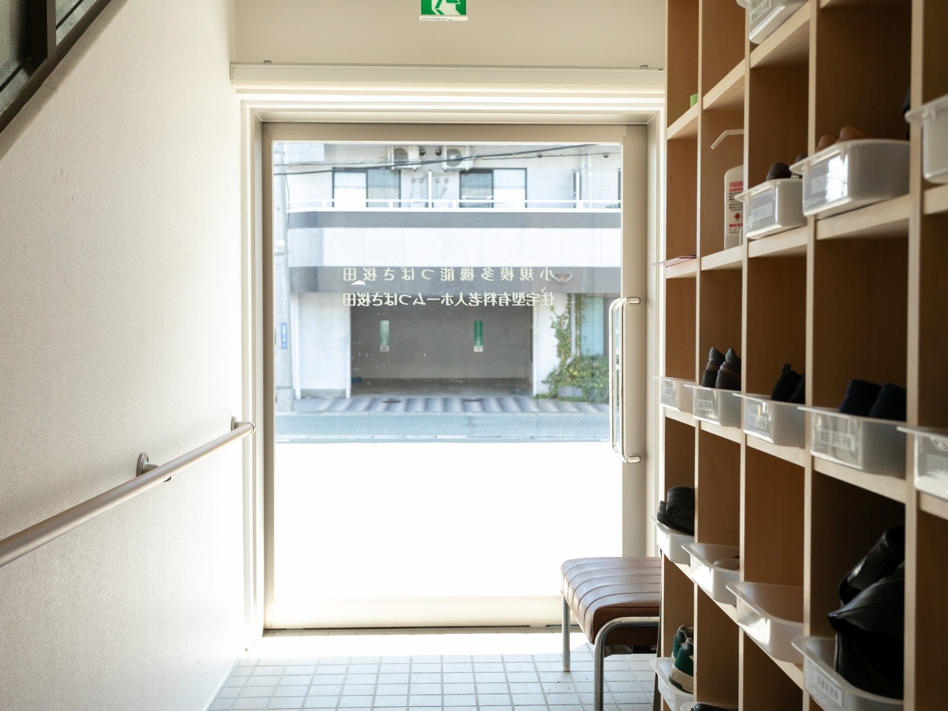 明るい玄関の様子