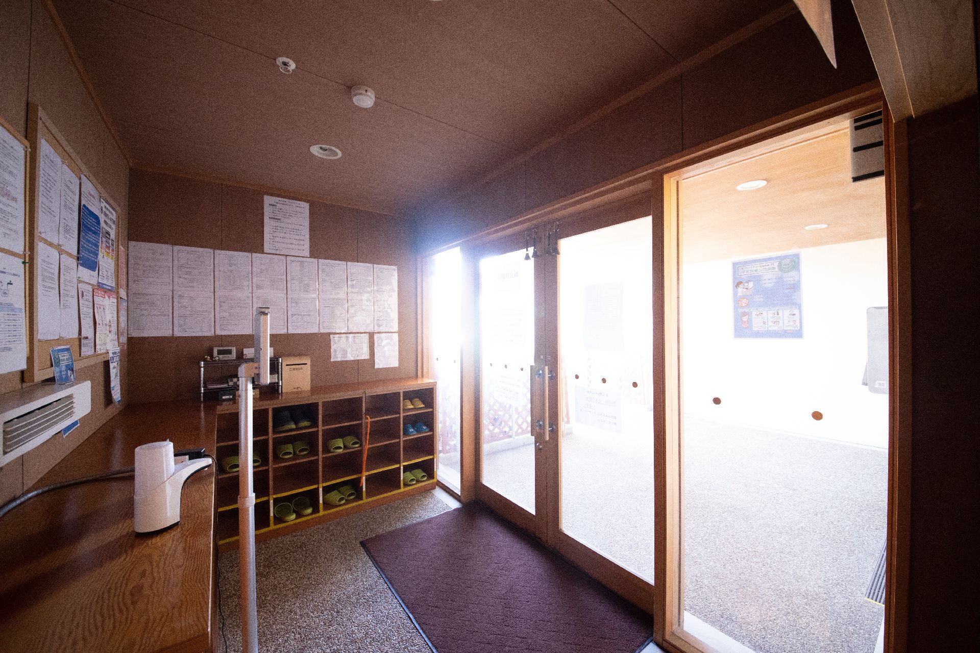 入居者のための下駄箱が設置されている玄関