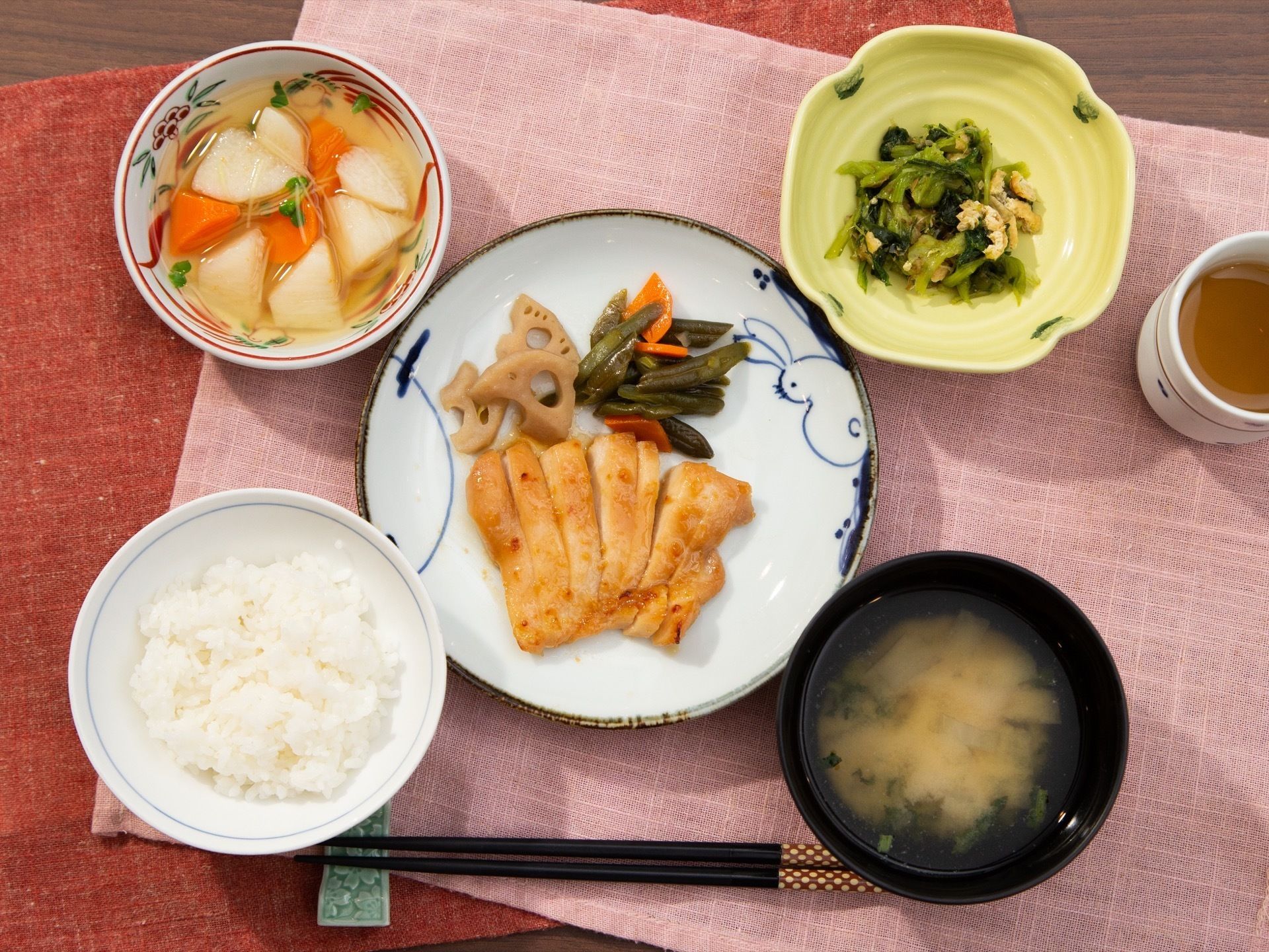 ご入居者様の栄養を考慮し、個人に合わせた内容の食事