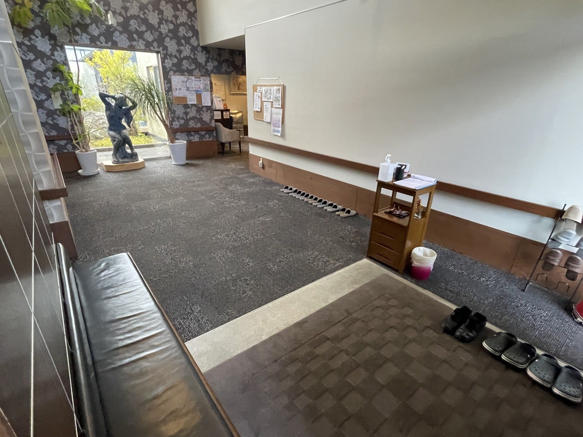 落ち着いたエントランス