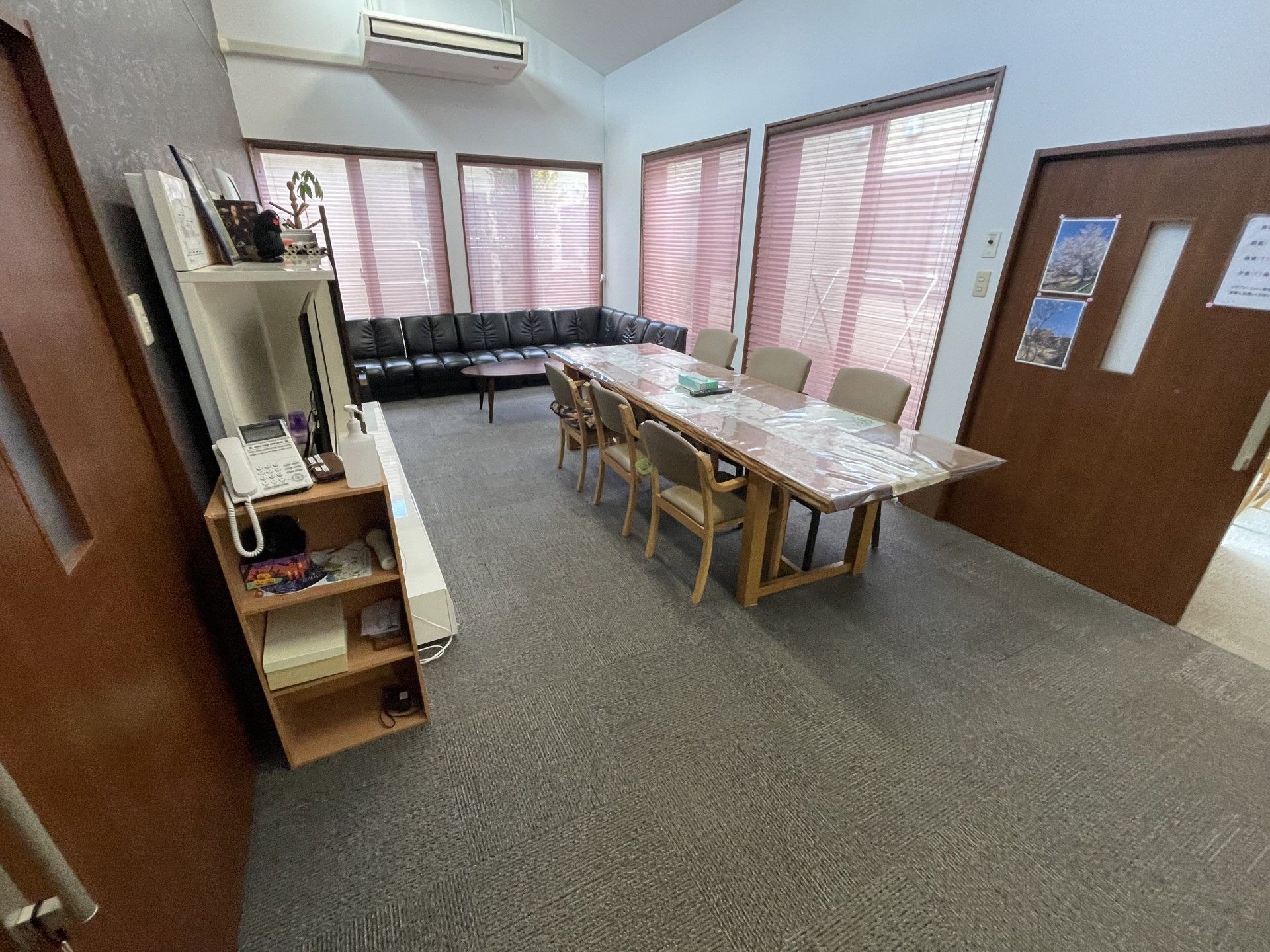 落ち着いた雰囲気の部屋