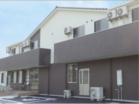 2階建てのサービス付き高齢者向け住宅の外観