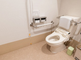 介護施設の明るいトイレスペース