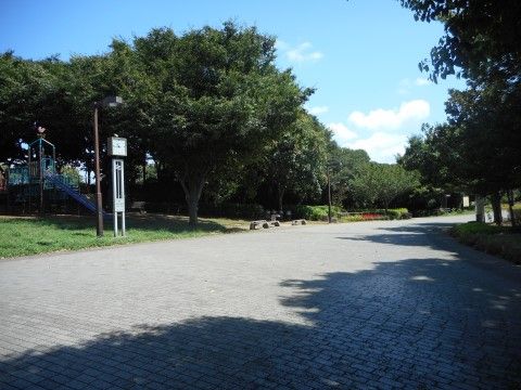 「ガーデンコート花島」お近くの公演です。散歩で来ることも多々あります。