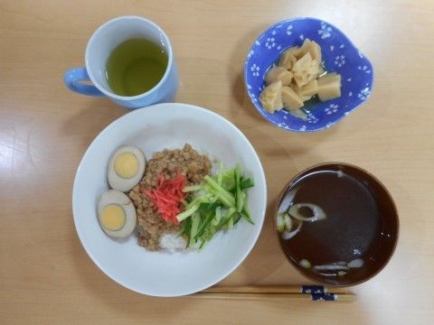 「ガーデンコート花島」のお食事風景