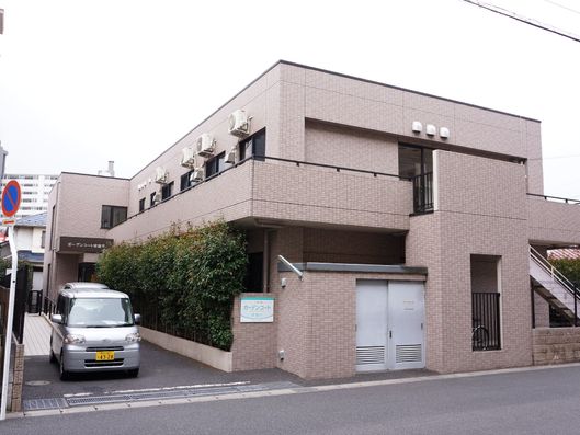 2階建ての瀟洒な建物