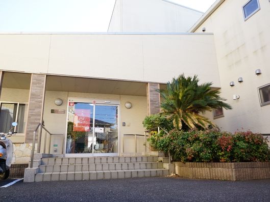 玄関右横にスロープ