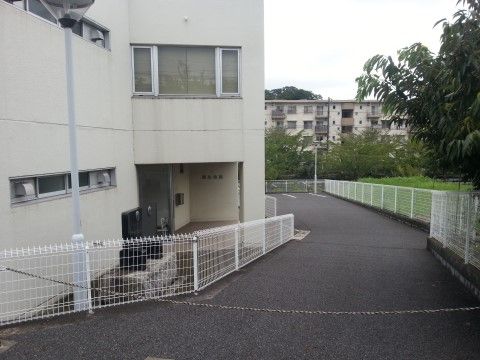 施設近くの会館 イベント行事が行わるときに使われる場所です。
