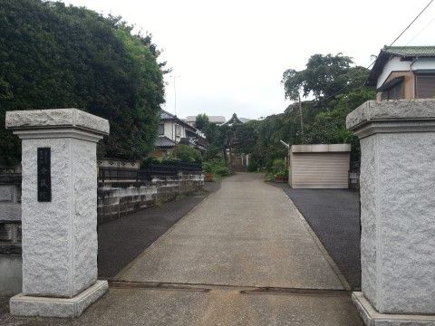 施設の近くにあるお寺。