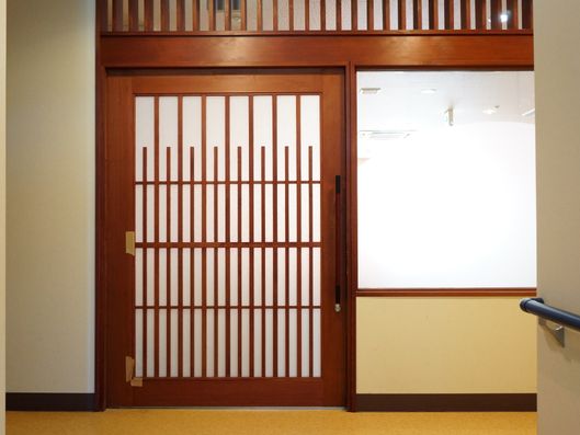 和を感じさせる引き戸