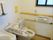 トイレには、複数の手すりと背もたれを設置しているので、安全にお使いいただける。ナースコールもあるので安心である。