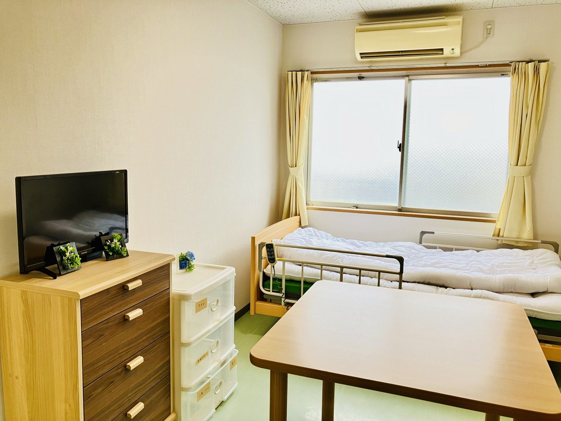 柵の設置されたベッドをご利用いただける居室