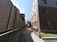 都市の中の介護施設外観