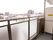 部屋の外にはベランダがあります。フェンスの半透明のパネルは網入りです。隣とは仕切りがあり、非常時の案内が書かれています。
