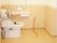 温水洗浄便座付きのトイレが設置されており、緊急呼び出しボタンも完備されているので、安心して利用できる。