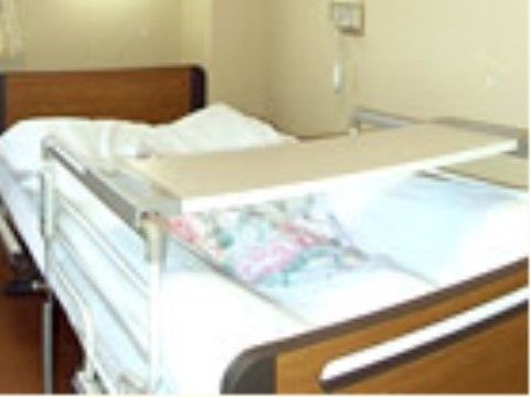 介護用ベッドが設置された居室