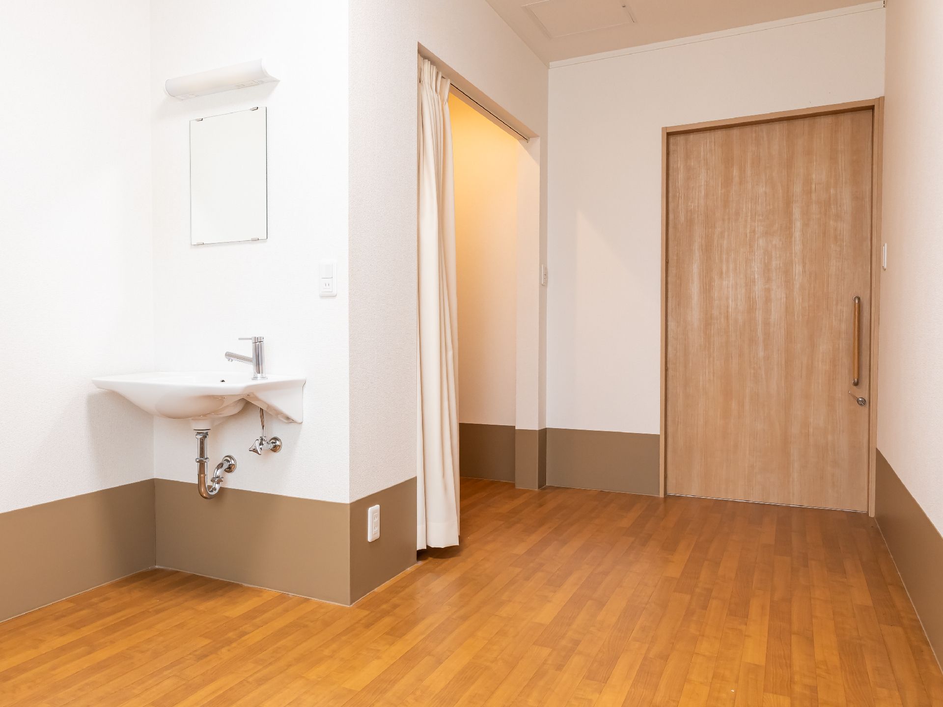 洗面台やトイレが設置されている居室