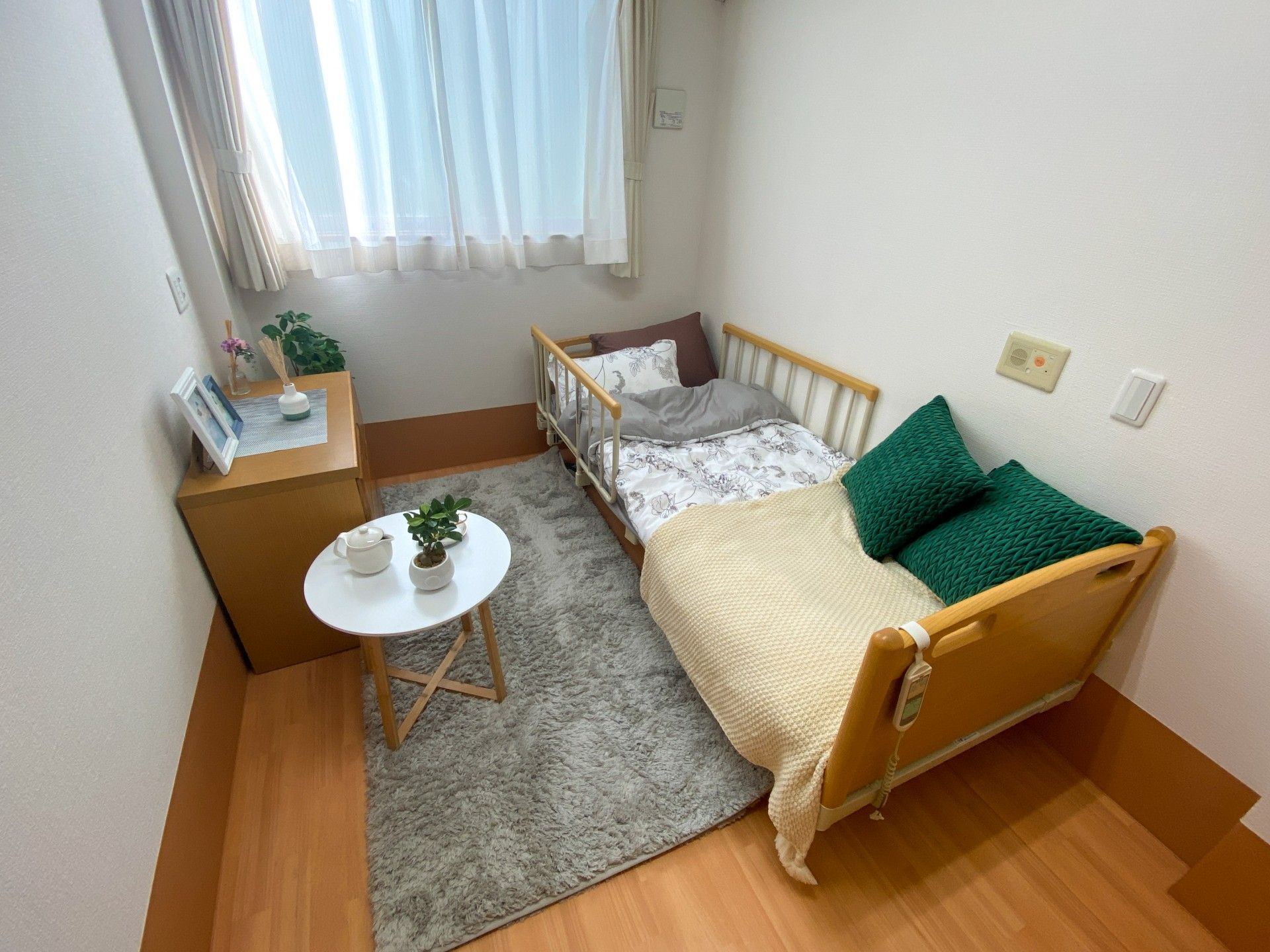 介護ベッドのある居室