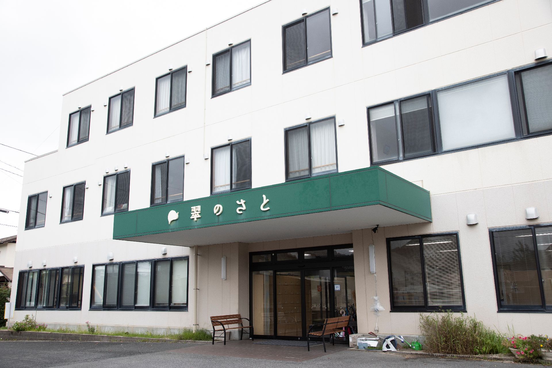 マンションのような外見をしている介護施設の外観