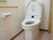 シャワートイレには手すりが完備しており腰の負担を軽減できる。トイレ内には緊急用の呼び出しボタンもついている。