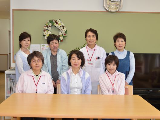 笑顔で頑張るスタッフ