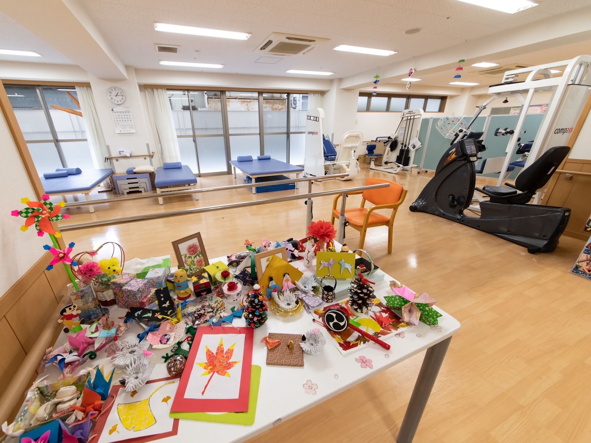 様々な用具があるリハビリ室