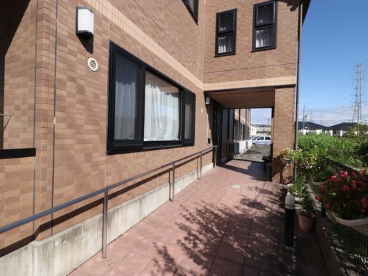 玄関アプローチ