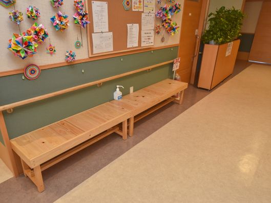 通路に設けられた椅子