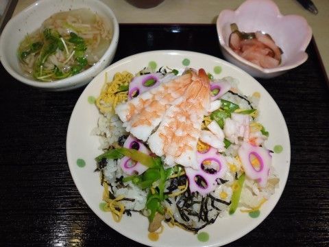 ヘルスケアライフ野中の食事。日々の食事がより楽しくなる、季節や行事に合わせた料理を提供している。