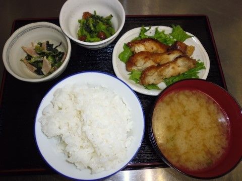 ヘルスケアライフ野中の食事。栄養バランスの管理された見た目も美味しい料理を提供している。