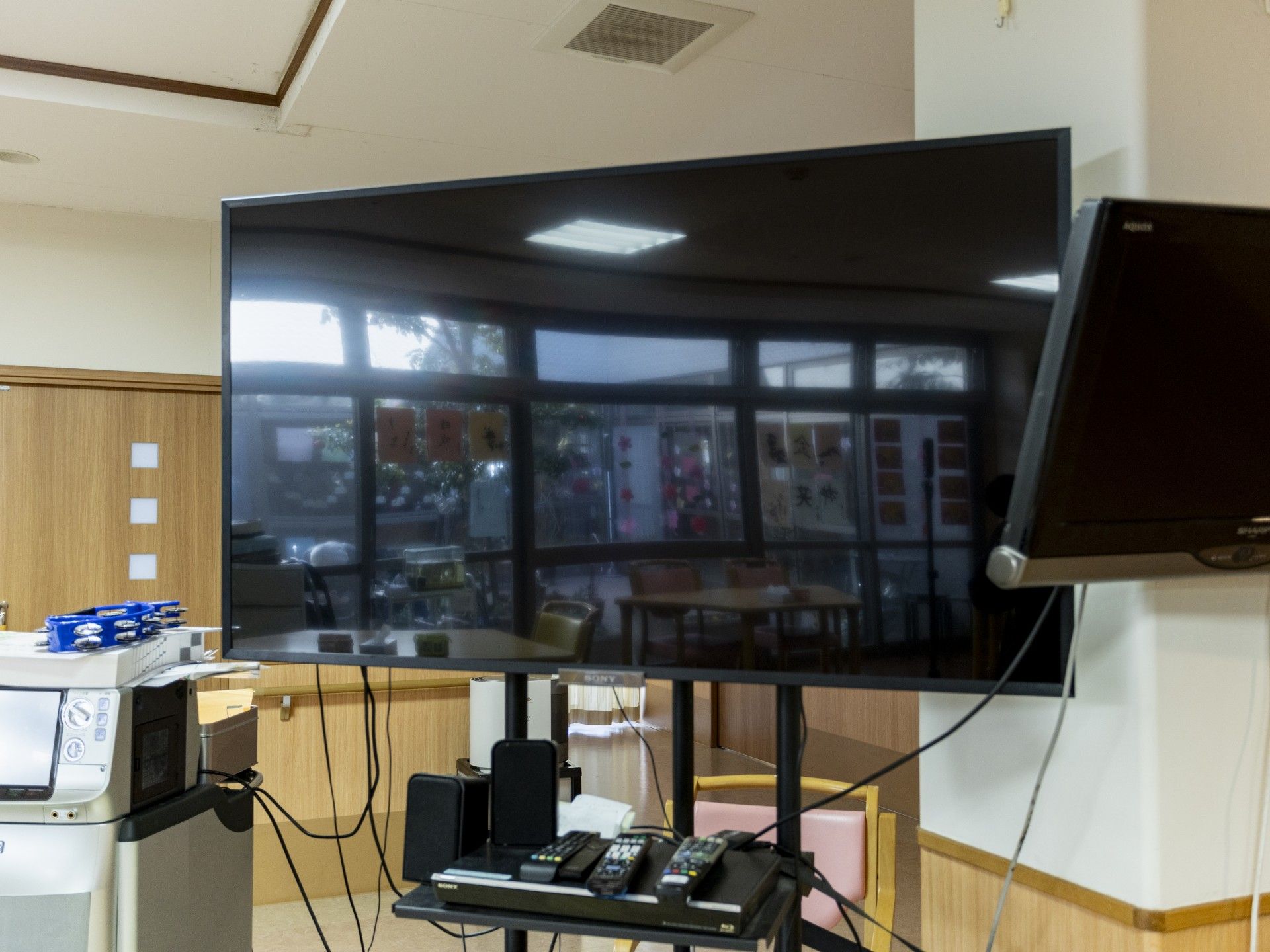 大画面テレビのある部屋