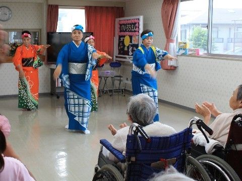 「敬老園ロイヤルヴィラ矢作台」のボランティア。地域との交流も行っている。