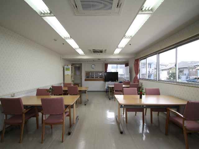 ゆったりとした食堂空間