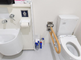 介護施設の清潔なトイレの様子