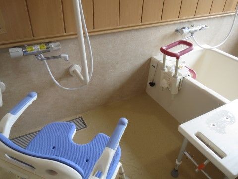 「清水水源の家二番館」の浴室。介護サポートが必要な方も、安心してご入浴ができる。