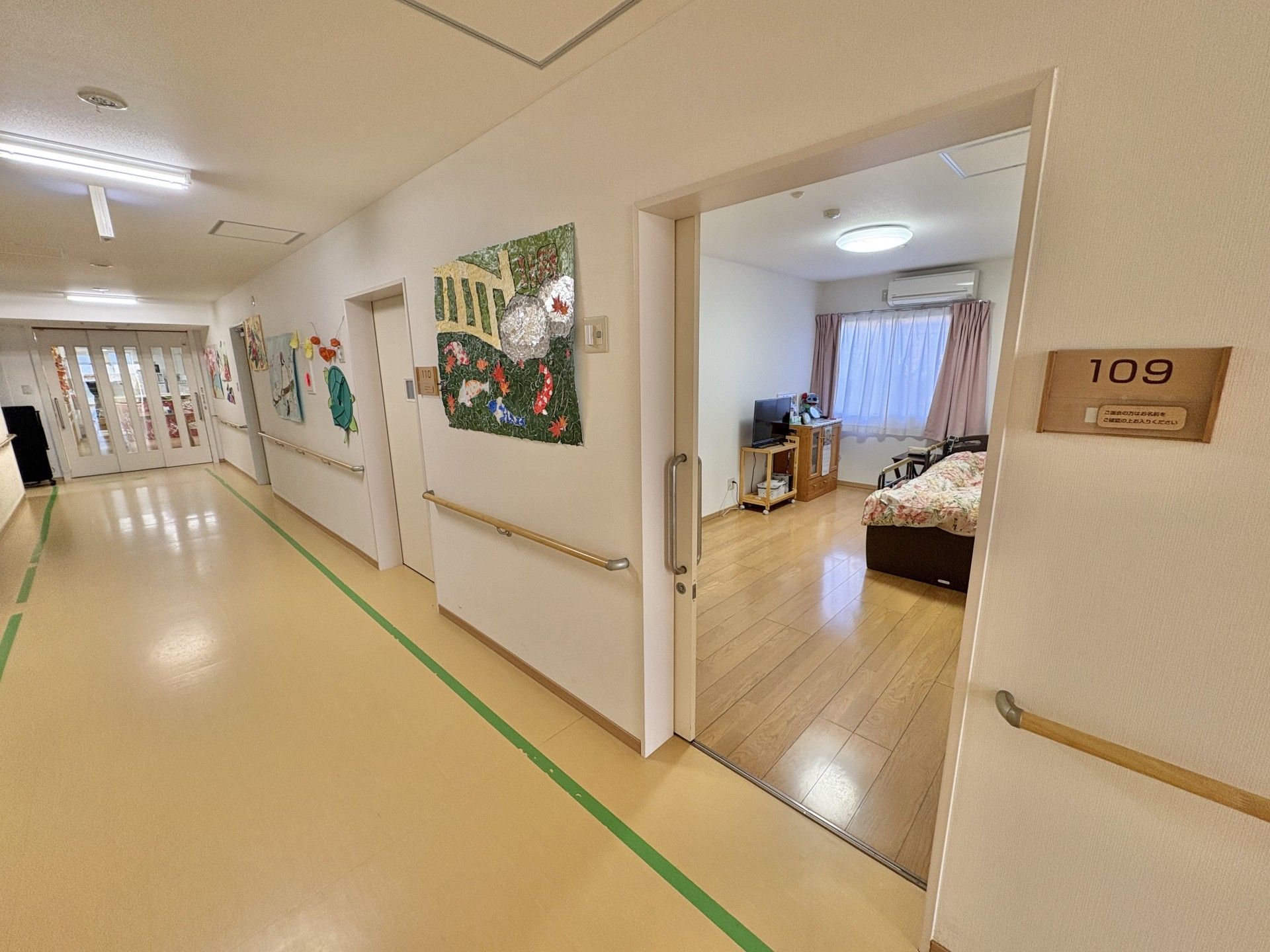 居室と廊下の様子