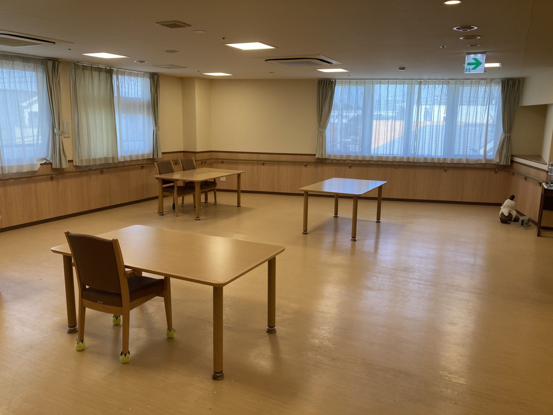 広い窓のある部屋