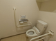 バリアフリー設計のトイレスペース