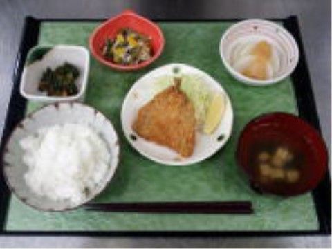 品数も豊富で、栄養バランスが整ったメニュー。一食でさまざまな食材を楽しむことができるよう工夫がされている。