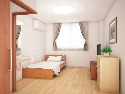 エアコンが完備されたワンルームの居室で、壁には絵が掛けられている。窓にはレースとカーテンが取り付けられている。