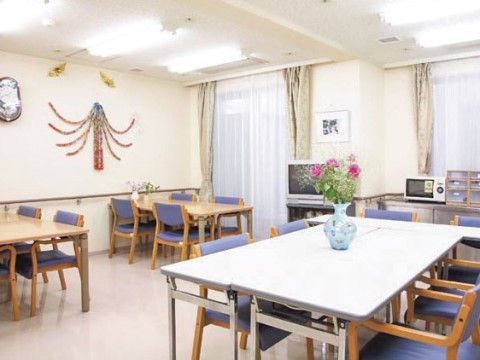 「花珠の家おおもり」のリビング。イベントやレクリエーションを行っている。