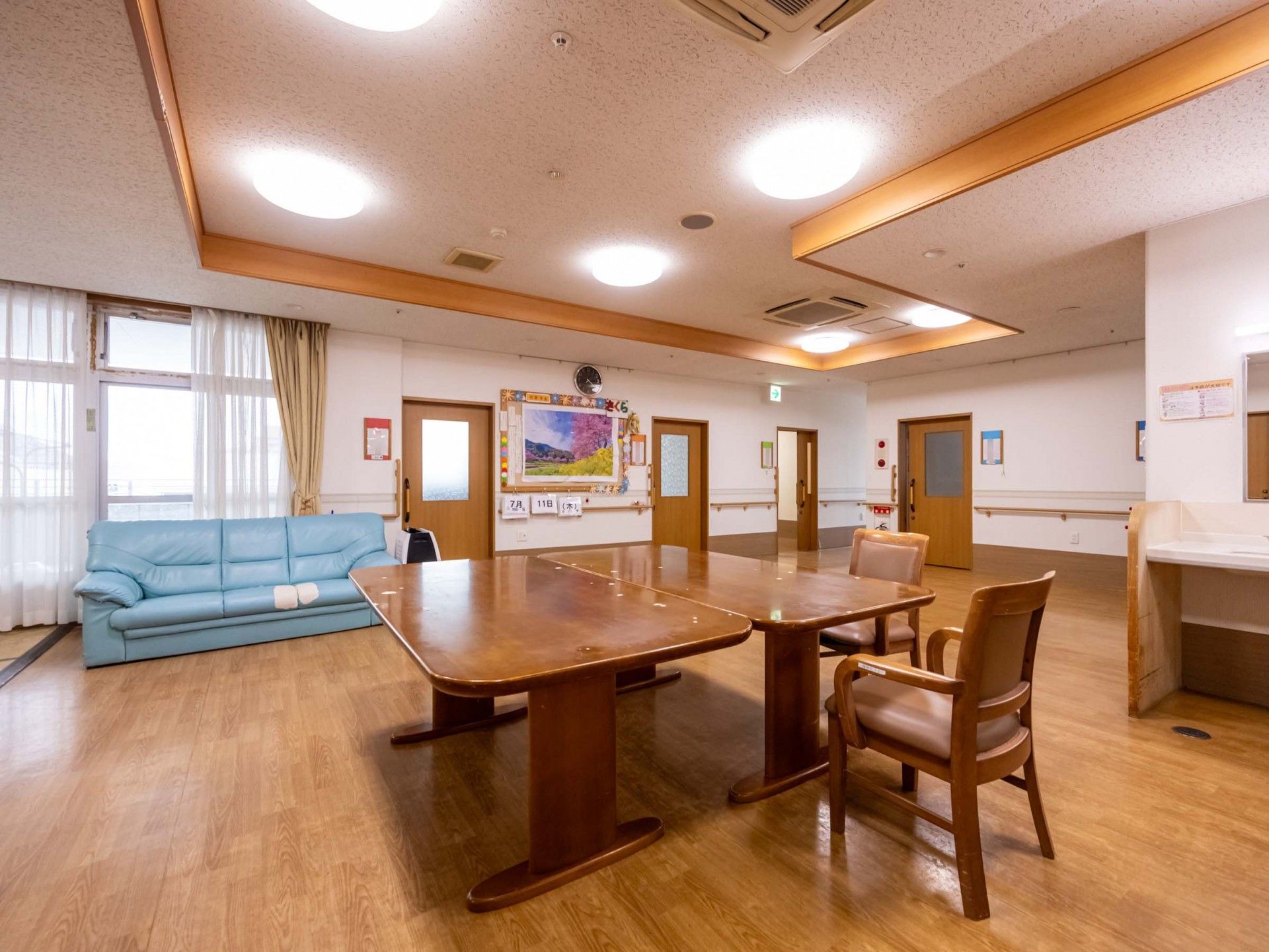 車椅子に乗車したままでも利用可能な、使いやすい洗面台