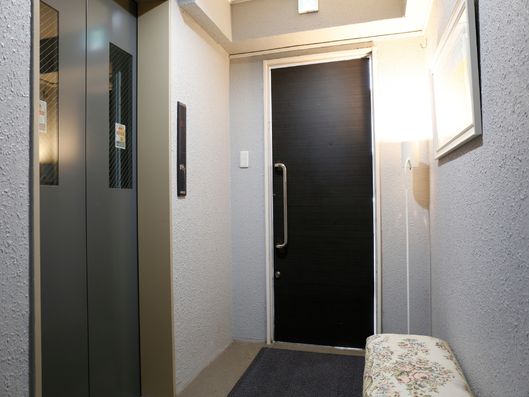 エレベーターと入り口