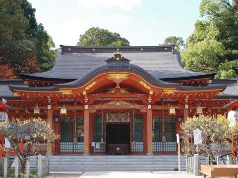 施設周辺にある散策スポットのひとつとなっている、神社の外観